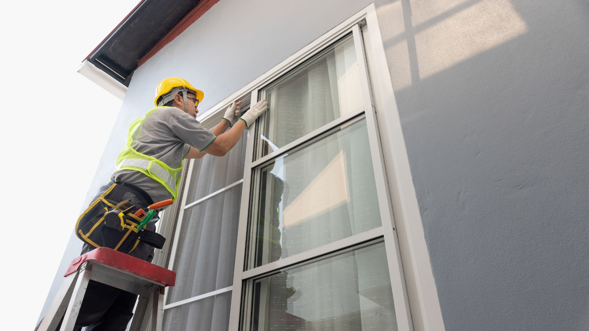 Construction%20worker%20repairing%20the%20sliding%20window Construction%20worker%20repairing%20the%20sliding%20window